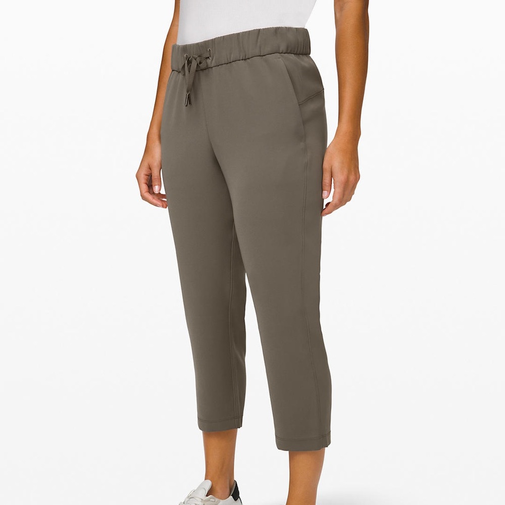 Lululemon on the fly crop pants- they aresoldout! - Picture 1 of 10
